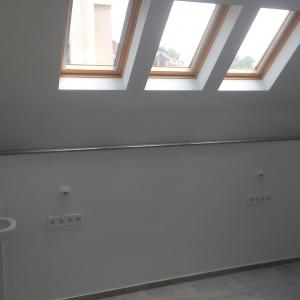 Шпакловка и обръщане велукс прозорци