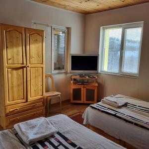 IMG-900d0f17ed4172bd77be4ff1e99762fa-V