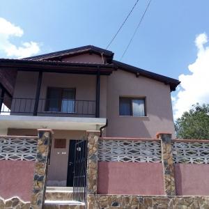 30D8E53D-5162-4143-89F4-6D7000C33688