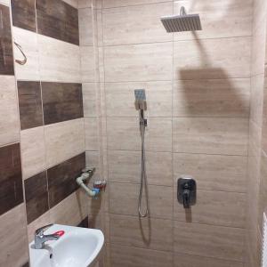 Баня с вграден душ