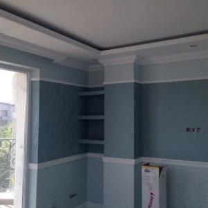 Тапети и декоративни фризове на стена