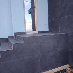 Направа на облицовка от гранитогрес по стъпала