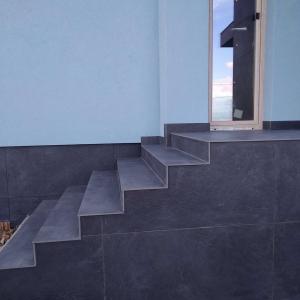 Направа на облицовка от гранитогрес по стъпала