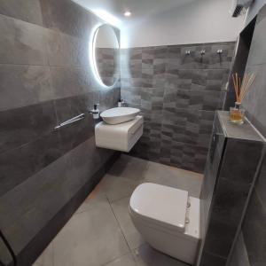 received_4931144346987022