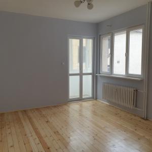 Изцяло положена нова мазилка, финна шпакловка и боя. Военна академия