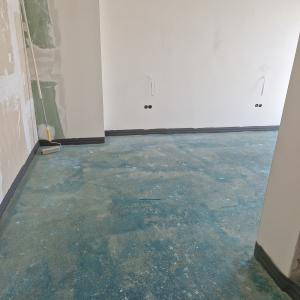 Специализиран грунд преди полагане саморазливна замазка