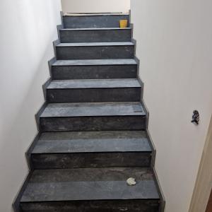 Направана стъпала от гранитогрес с цокъл