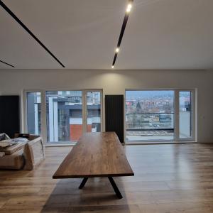 Завършен таван с  конструкция , с вградени улеи