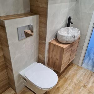 IMG-63ce9576cc63e19b81e4c24a03ffdfd0-V