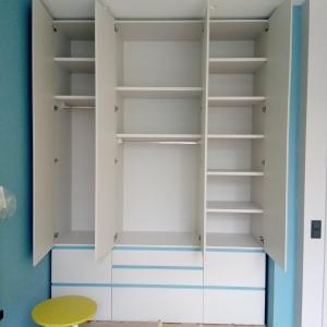 Гардероб в детска спалня