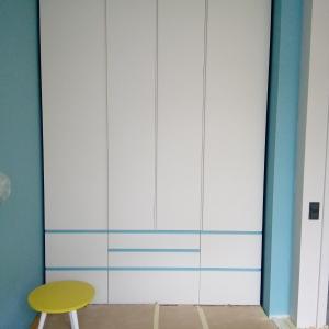 Гардероб в детска спалня