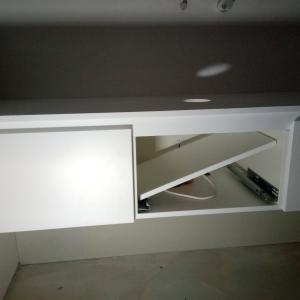 Монтаж на шкаф за баня 2