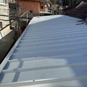 Изливане на пояс и покриване с термопанели