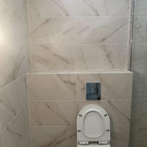 D9E5D189-8A94-4D3A-B327-E0DF0A47D6FD