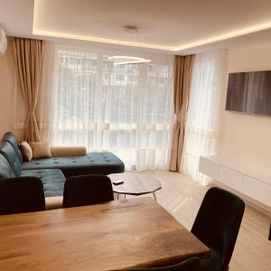 IMG-8d24ef99549ef215862403db7403bf90-V