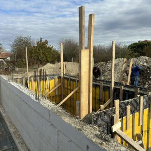 Груб строеж