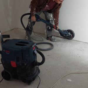 Шлайфане на стени и тавани .