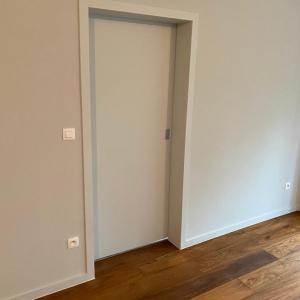 монтаж на плъзгаща врата