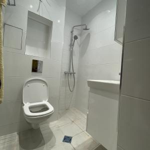 IMG-81df20edb6a243b153fb27fbd5bde8bc-V