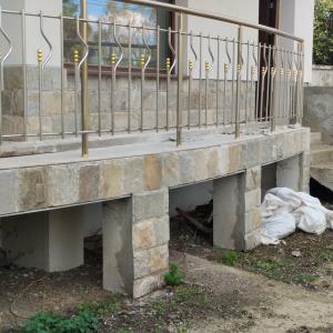 Облицовка на къща с гнайс