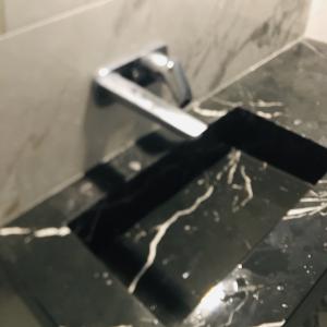 Мивка с вграден смесител