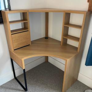 Ъглово бюро