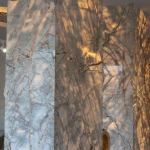 светещи колони оникс.jpg