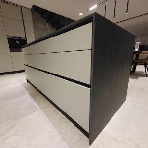 кухня керамика остров.jpg