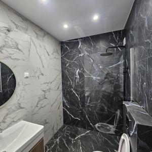 Баня с окачен таван