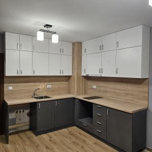 Поръчкова кухня по дизайн на клиента.
