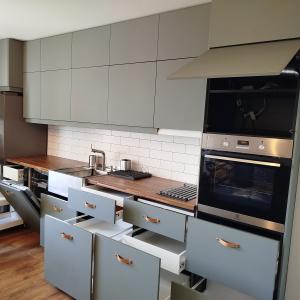 Монтаж на кухня икея