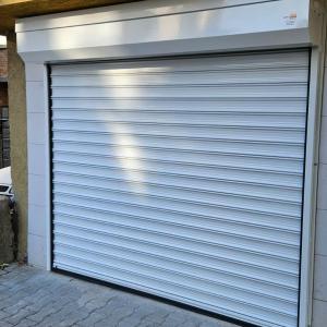 Ролетна врата със стоманени ламели