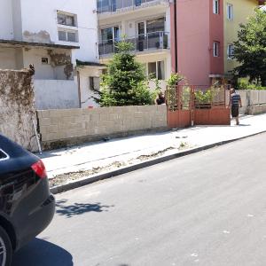 IMG-2d512cfbbe057afb1f87a2b46f7a855b-V