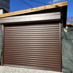 Ролетна врата със стоманени ламели