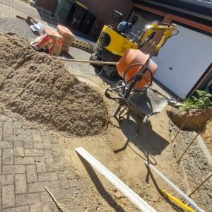 Изкопни дейности с Минибагер