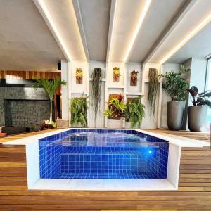 WhatsApp Image 2025-10-21 at 16.16.204