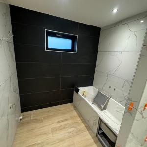 IMG-70a33cb47b2dc269335d7e0063ce31bc-V