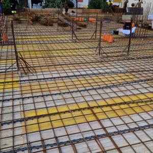 🔩 Прецизно връзване на арматура – основата на здравата конструкция.