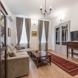 05-after-living-room-unit2.C_O4qGQI